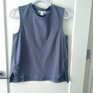 Athleta high low hem sleeveless workout top. Never worn like new